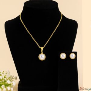 “Noor-E-Moti” – Classic Pearl Elegance Set